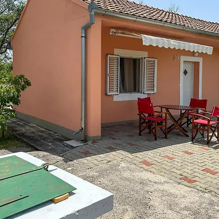 1 Bedroom Cozy In Knin