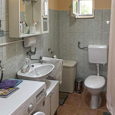 1 Bedroom Cozy In Knin