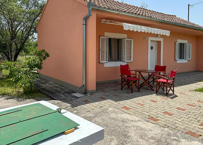 1 Bedroom Cozy In Knin