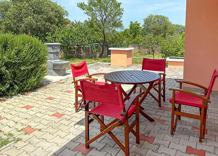 Vikendica 1 Bedroom Cozy In Knin Vrbnik (Sibenik-Knin)