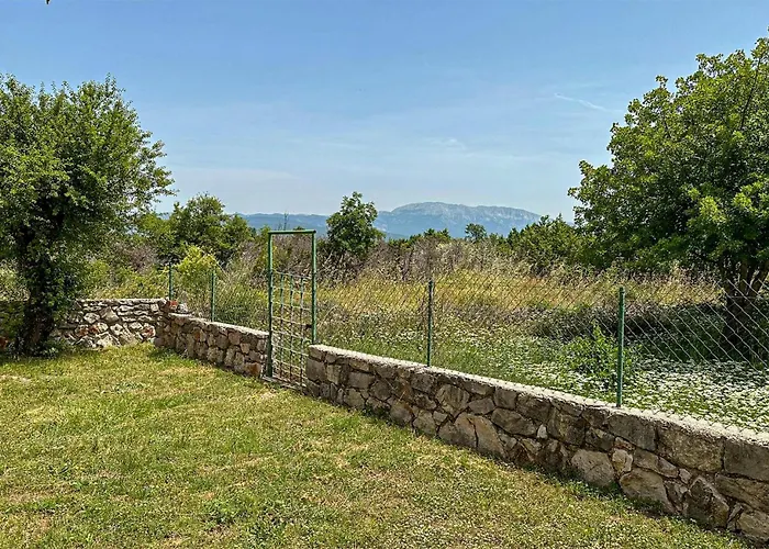 1 Bedroom Cozy In Knin Vrbnik (Sibenik-Knin)