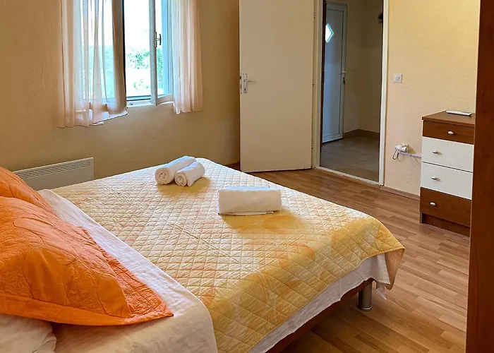 1 Bedroom Cozy In Knin Vikendica