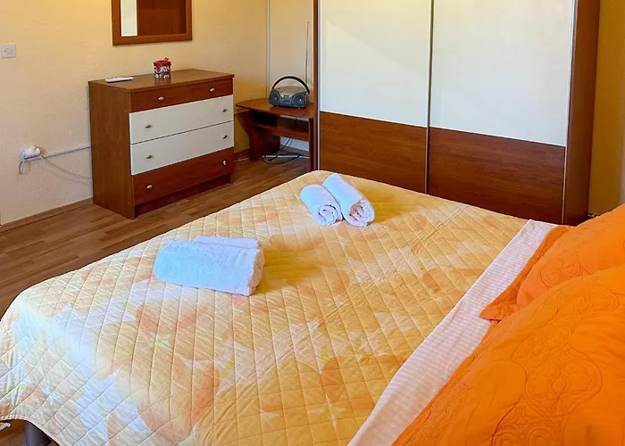 1 Bedroom Cozy In Knin Vrbnik (Sibenik-Knin)